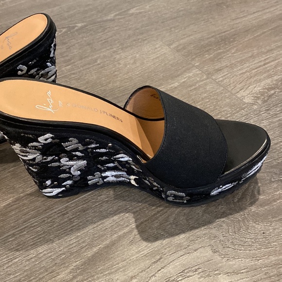 Black wedge slip on - Picture 2 of 3